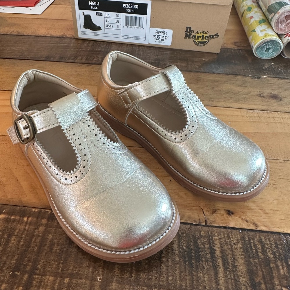 Girls gold Maryjane shoes